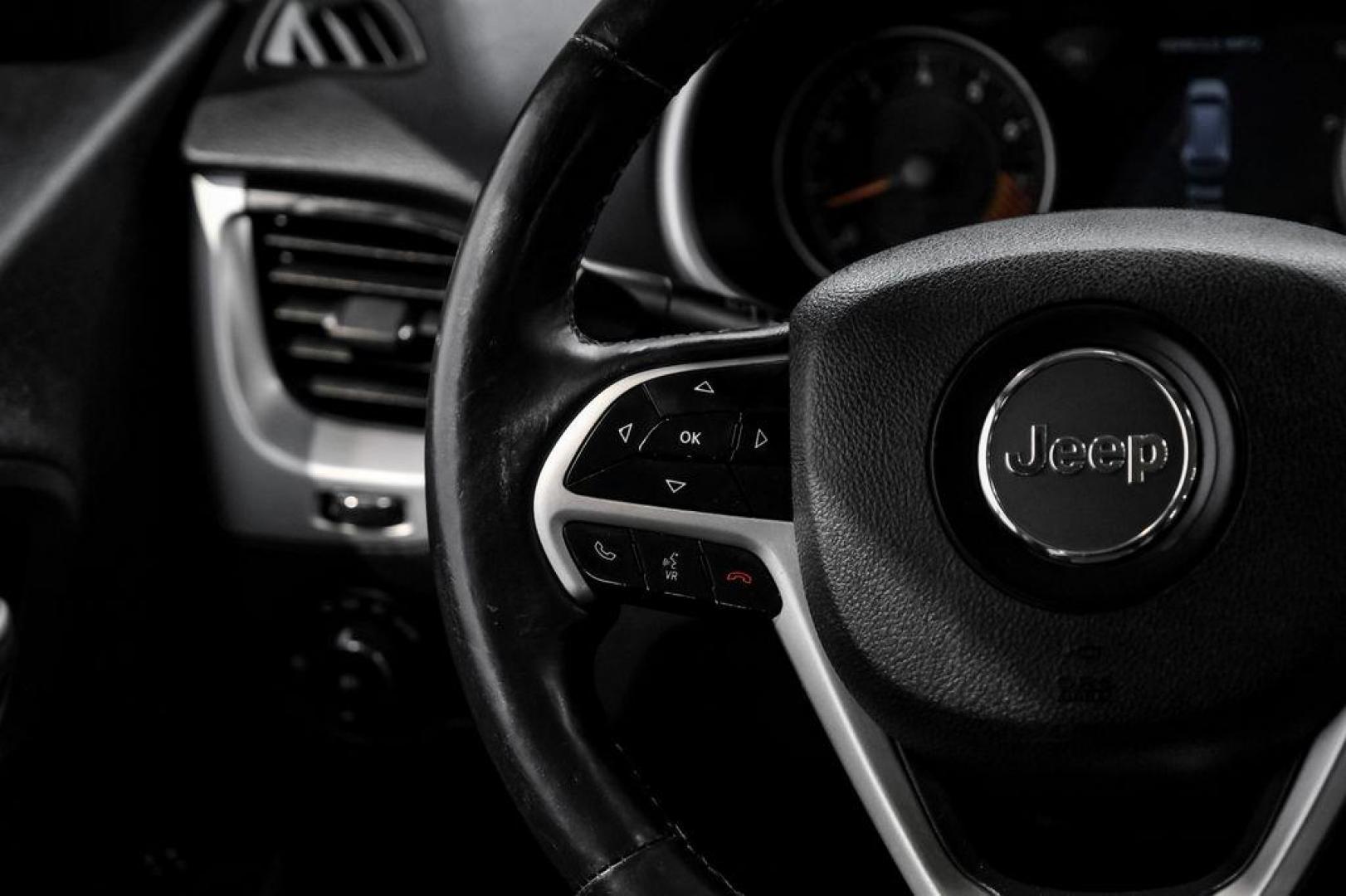 2015 Bright White Clearcoat /Indigo Blue/Brown Jeep Cherokee Limited (1C4PJMDS3FW) with an 3.2L V6 engine, Automatic transmission, located at 15300 Midway Rd., Addison, TX, 75001, (972) 702-0011, 32.958321, -96.838074 - Photo#20