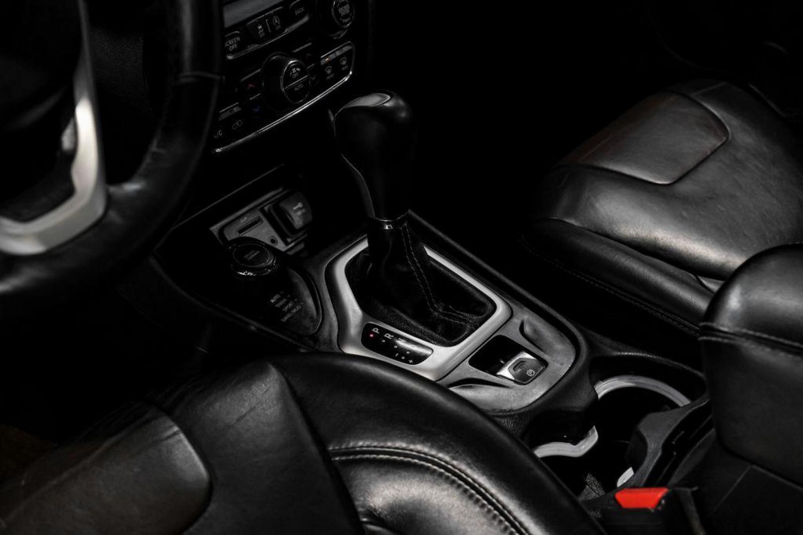 2015 Bright White Clearcoat /Indigo Blue/Brown Jeep Cherokee Limited (1C4PJMDS3FW) with an 3.2L V6 engine, Automatic transmission, located at 15300 Midway Rd., Addison, TX, 75001, (972) 702-0011, 32.958321, -96.838074 - Photo#27