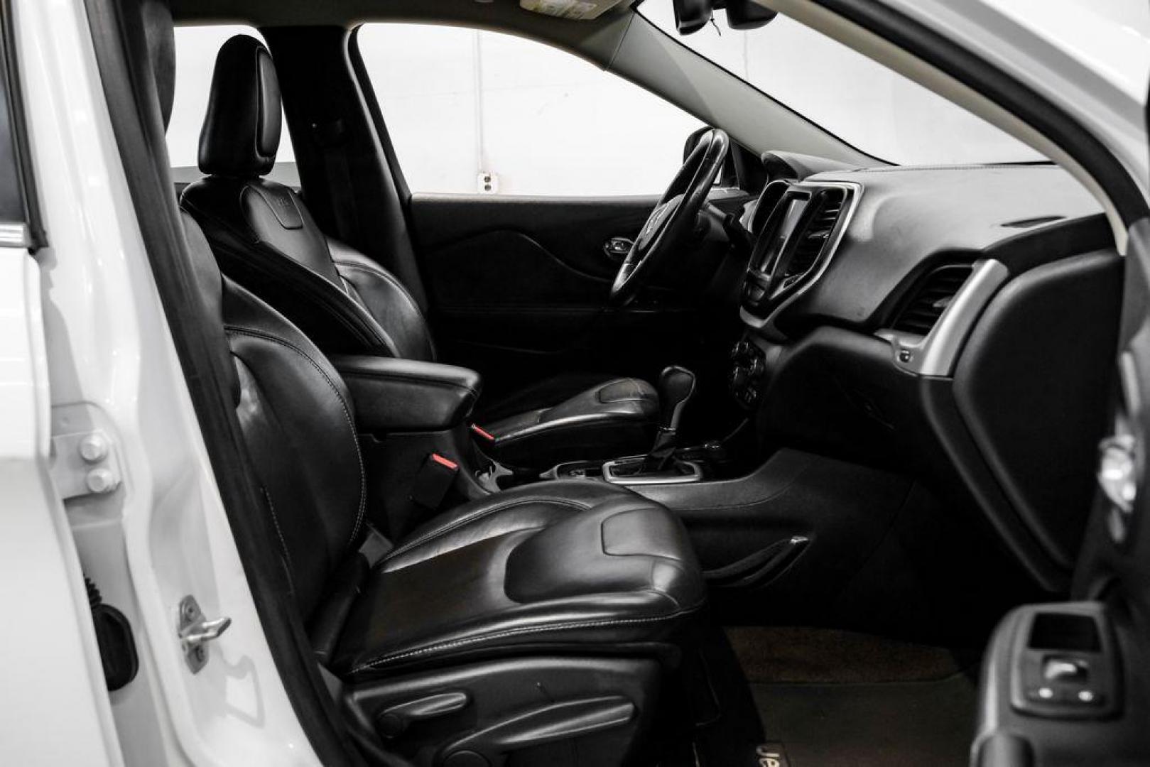 2015 Bright White Clearcoat /Indigo Blue/Brown Jeep Cherokee Limited (1C4PJMDS3FW) with an 3.2L V6 engine, Automatic transmission, located at 15300 Midway Rd., Addison, TX, 75001, (972) 702-0011, 32.958321, -96.838074 - Photo#34