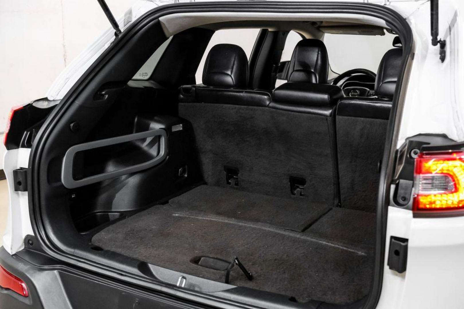 2015 Bright White Clearcoat /Indigo Blue/Brown Jeep Cherokee Limited (1C4PJMDS3FW) with an 3.2L V6 engine, Automatic transmission, located at 15300 Midway Rd., Addison, TX, 75001, (972) 702-0011, 32.958321, -96.838074 - Photo#54