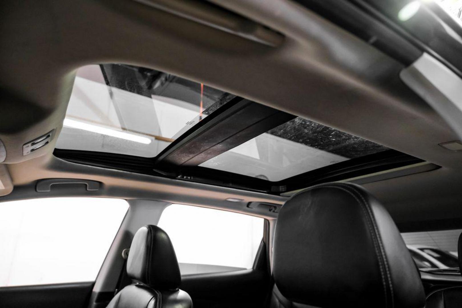 2020 Brilliant Silver Metallic /Graphite Nissan Murano Platinum (5N1AZ2DS3LN) with an 3.5L V6 DOHC 24V engine, CVT transmission, located at 15300 Midway Rd., Addison, TX, 75001, (972) 702-0011, 32.958321, -96.838074 - Photo#4