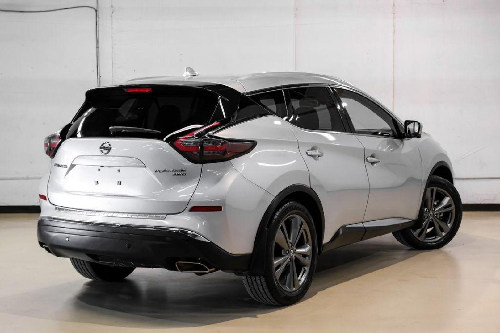 2020 Brilliant Silver Metallic /Graphite Nissan Murano Platinum (5N1AZ2DS3LN) with an 3.5L V6 DOHC 24V engine, CVT transmission, located at 15300 Midway Rd., Addison, TX, 75001, (972) 702-0011, 32.958321, -96.838074 - Photo#8