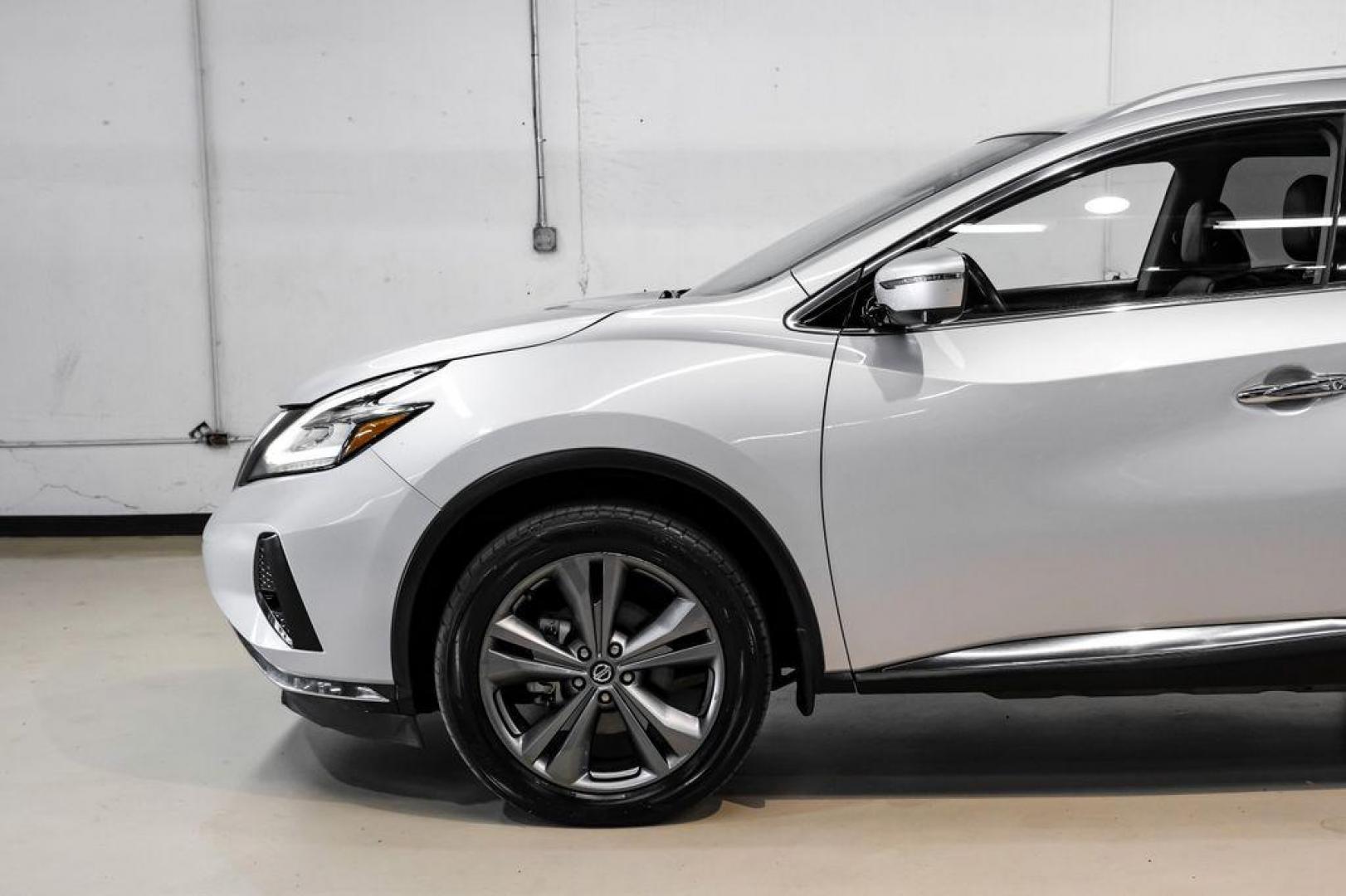 2020 Brilliant Silver Metallic /Graphite Nissan Murano Platinum (5N1AZ2DS3LN) with an 3.5L V6 DOHC 24V engine, CVT transmission, located at 15300 Midway Rd., Addison, TX, 75001, (972) 702-0011, 32.958321, -96.838074 - Photo#12