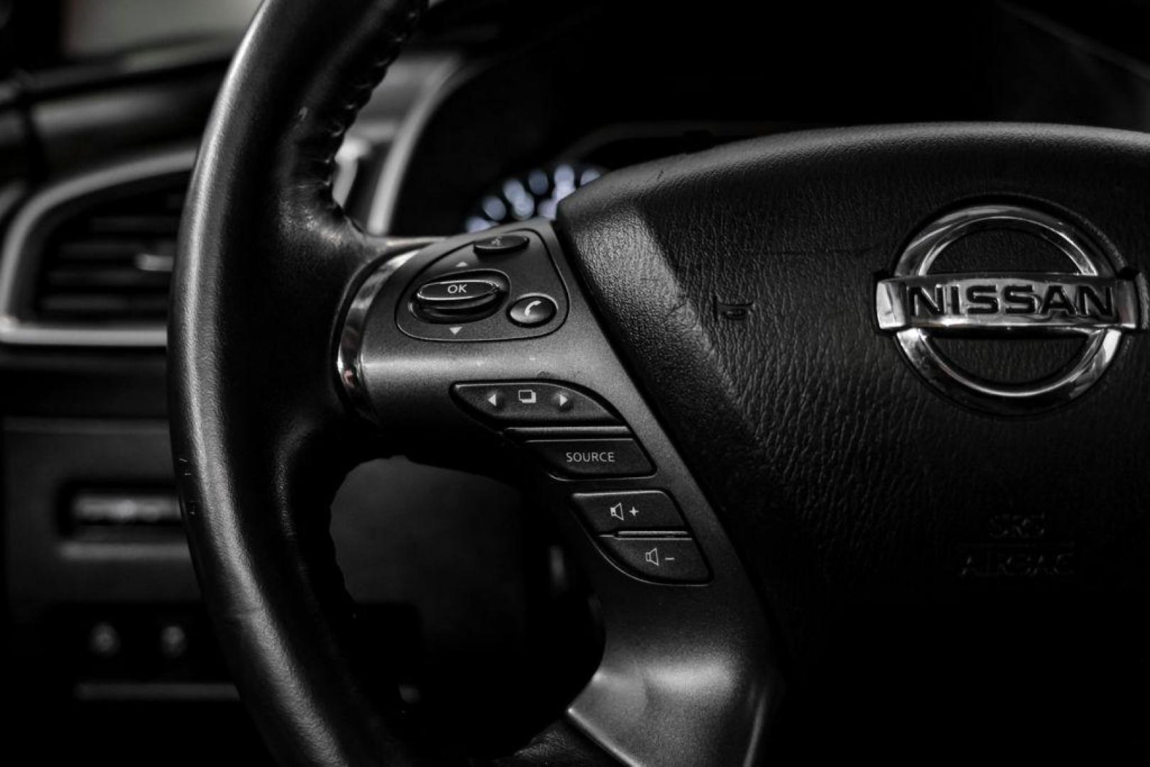 2020 Brilliant Silver Metallic /Graphite Nissan Murano Platinum (5N1AZ2DS3LN) with an 3.5L V6 DOHC 24V engine, CVT transmission, located at 15300 Midway Rd., Addison, TX, 75001, (972) 702-0011, 32.958321, -96.838074 - Photo#17