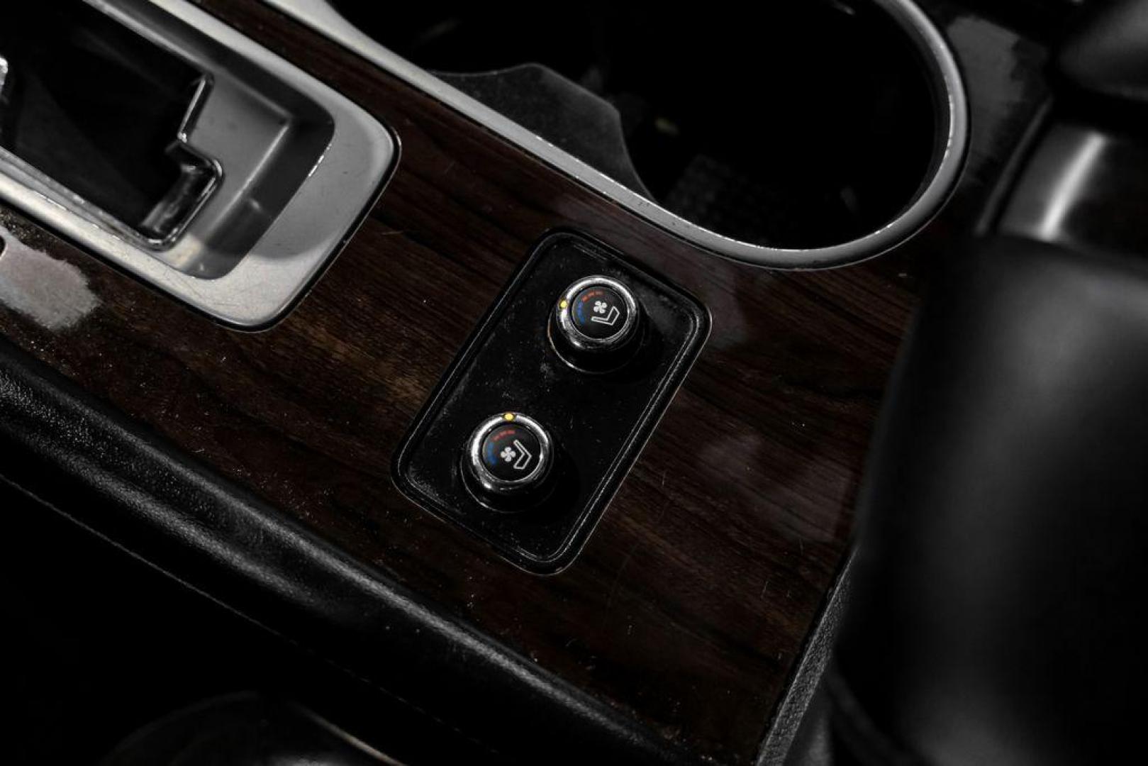 2020 Brilliant Silver Metallic /Graphite Nissan Murano Platinum (5N1AZ2DS3LN) with an 3.5L V6 DOHC 24V engine, CVT transmission, located at 15300 Midway Rd., Addison, TX, 75001, (972) 702-0011, 32.958321, -96.838074 - Photo#24