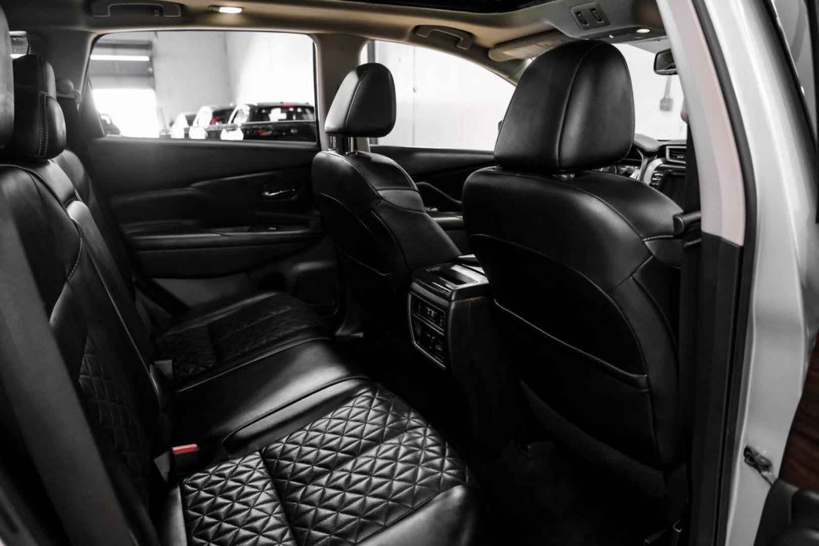 2020 Brilliant Silver Metallic /Graphite Nissan Murano Platinum (5N1AZ2DS3LN) with an 3.5L V6 DOHC 24V engine, CVT transmission, located at 15300 Midway Rd., Addison, TX, 75001, (972) 702-0011, 32.958321, -96.838074 - Photo#37