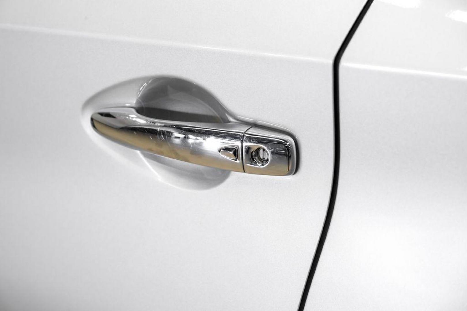 2020 Brilliant Silver Metallic /Graphite Nissan Murano Platinum (5N1AZ2DS3LN) with an 3.5L V6 DOHC 24V engine, CVT transmission, located at 15300 Midway Rd., Addison, TX, 75001, (972) 702-0011, 32.958321, -96.838074 - Photo#41