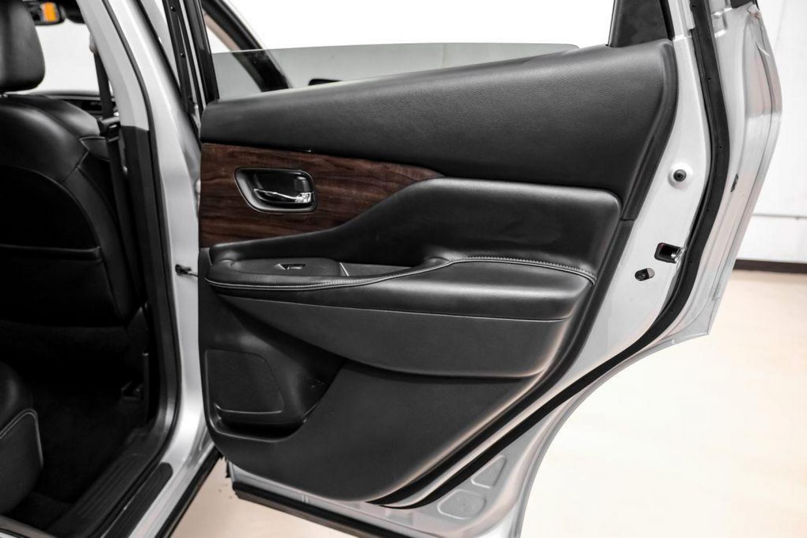 2020 Brilliant Silver Metallic /Graphite Nissan Murano Platinum (5N1AZ2DS3LN) with an 3.5L V6 DOHC 24V engine, CVT transmission, located at 15300 Midway Rd., Addison, TX, 75001, (972) 702-0011, 32.958321, -96.838074 - Photo#46