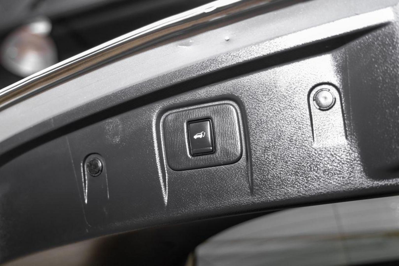 2020 Brilliant Silver Metallic /Graphite Nissan Murano Platinum (5N1AZ2DS3LN) with an 3.5L V6 DOHC 24V engine, CVT transmission, located at 15300 Midway Rd., Addison, TX, 75001, (972) 702-0011, 32.958321, -96.838074 - Photo#55