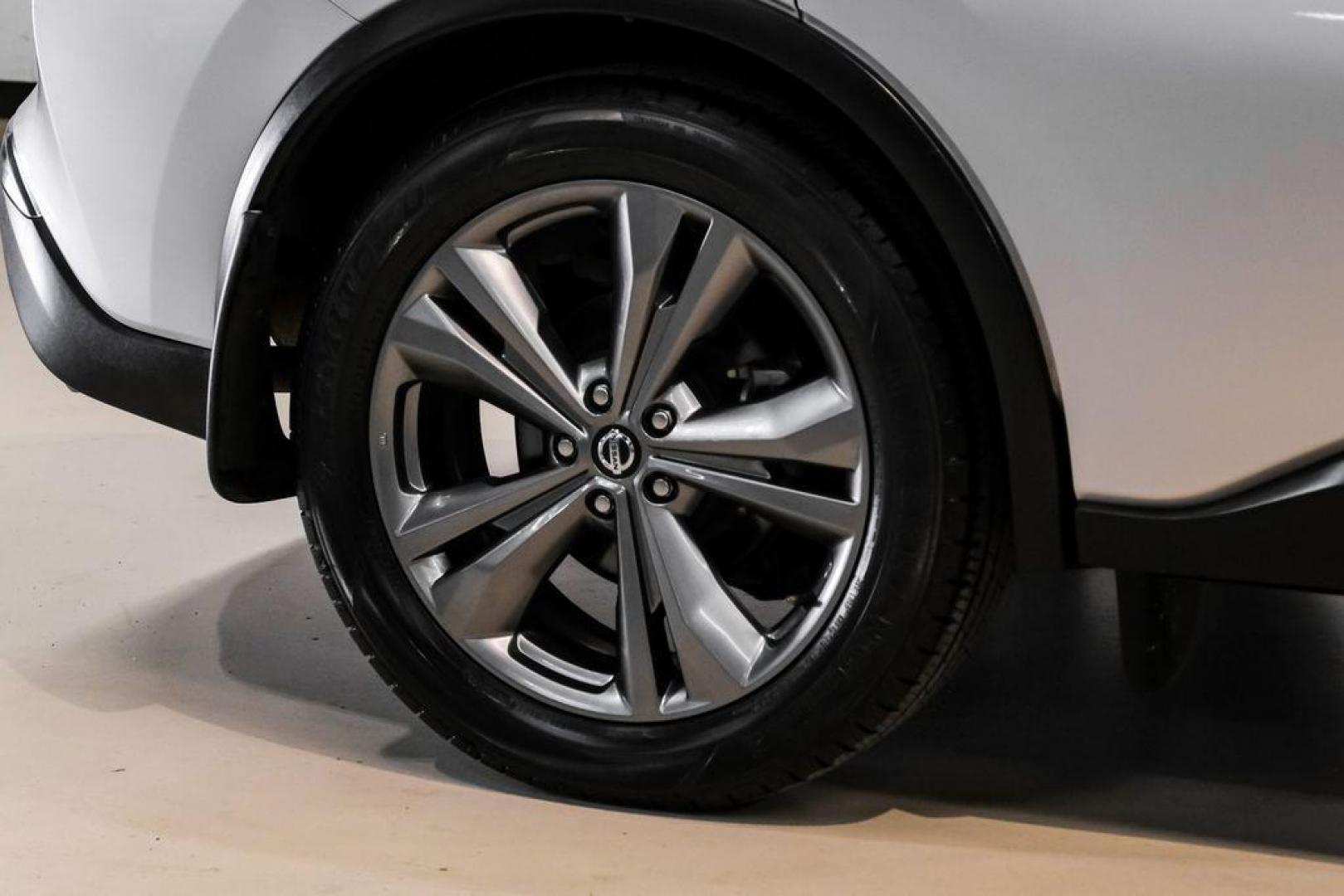 2020 Brilliant Silver Metallic /Graphite Nissan Murano Platinum (5N1AZ2DS3LN) with an 3.5L V6 DOHC 24V engine, CVT transmission, located at 15300 Midway Rd., Addison, TX, 75001, (972) 702-0011, 32.958321, -96.838074 - Photo#56