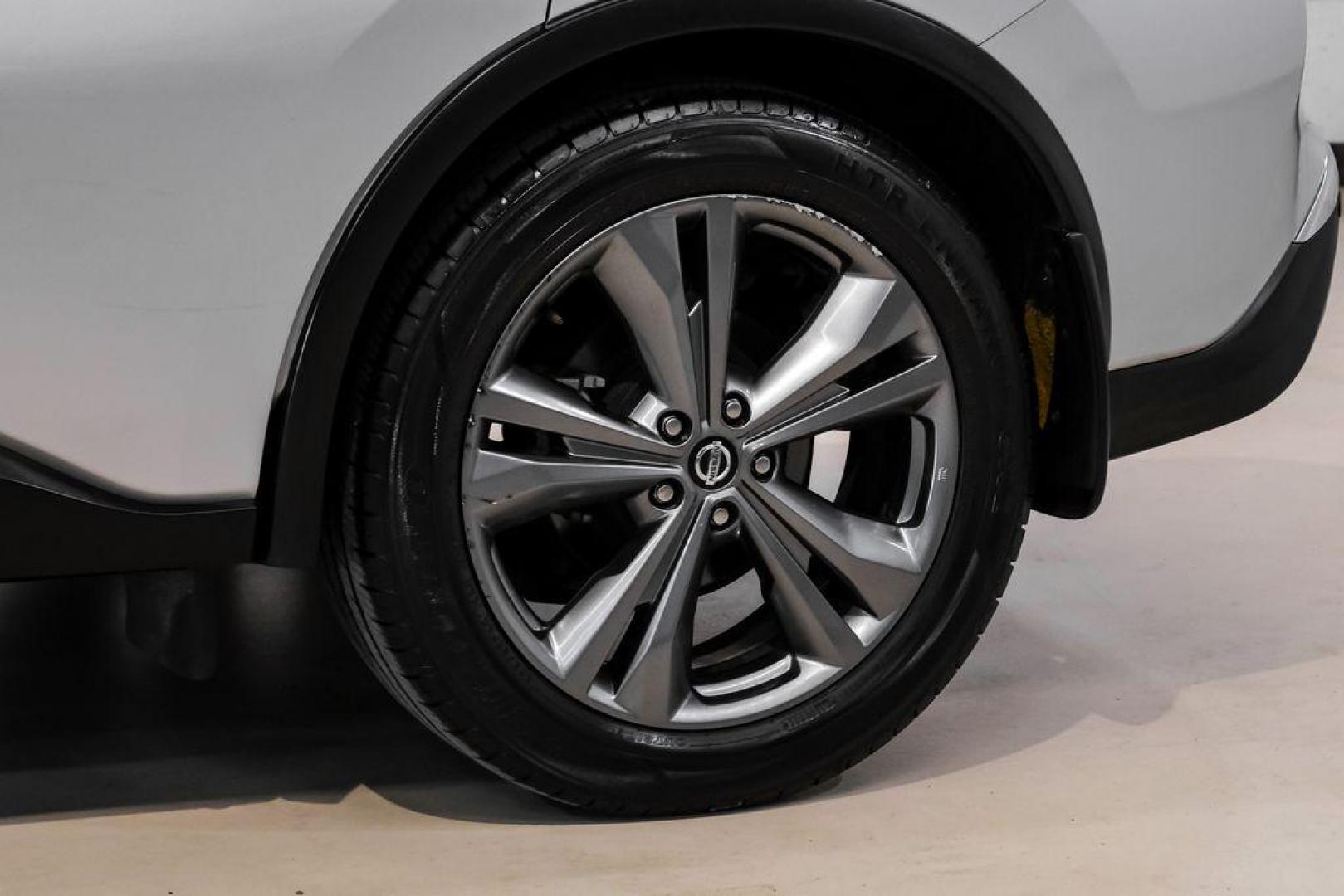 2020 Brilliant Silver Metallic /Graphite Nissan Murano Platinum (5N1AZ2DS3LN) with an 3.5L V6 DOHC 24V engine, CVT transmission, located at 15300 Midway Rd., Addison, TX, 75001, (972) 702-0011, 32.958321, -96.838074 - Photo#59