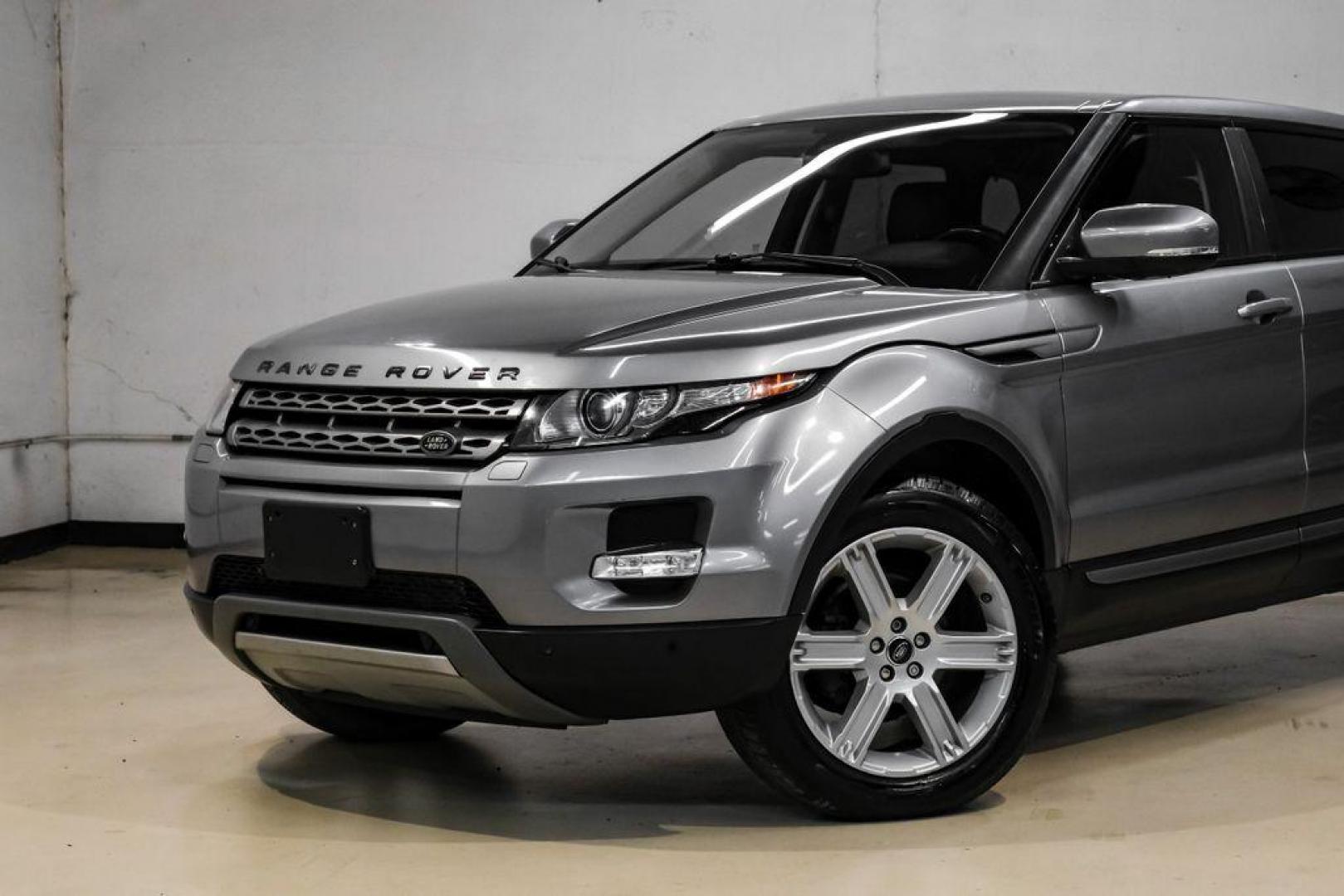 2013 Orkney Gray /Ebony/Ebony Land Rover Range Rover Evoque Pure (SALVR2BG8DH) with an 2.0L I4 engine, Automatic transmission, located at 15300 Midway Rd., Addison, TX, 75001, (972) 702-0011, 32.958321, -96.838074 - Photo#5