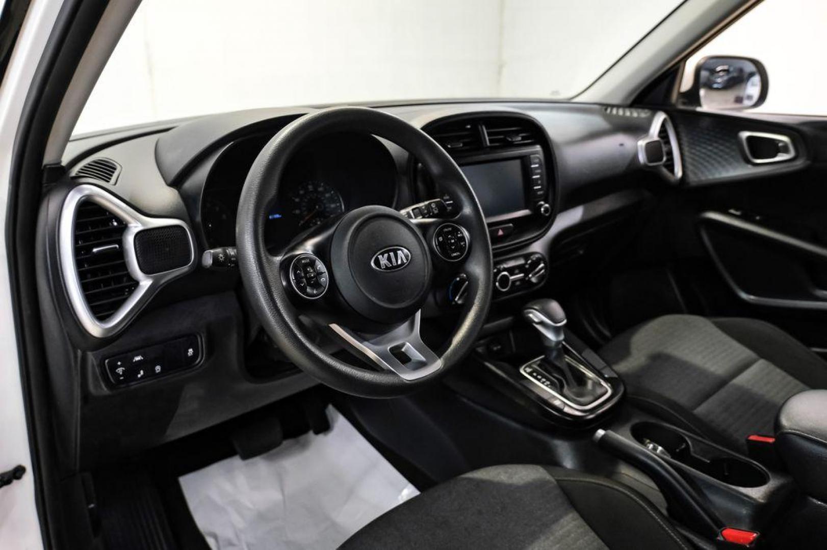 2021 Snow White Pearl /Black Kia Soul S (KNDJ23AUXM7) with an 2.0L I4 MPI DOHC 16V LEV3-SULEV30 147hp engine, CVT transmission, located at 15300 Midway Rd., Addison, TX, 75001, (972) 702-0011, 32.958321, -96.838074 - Photo#2