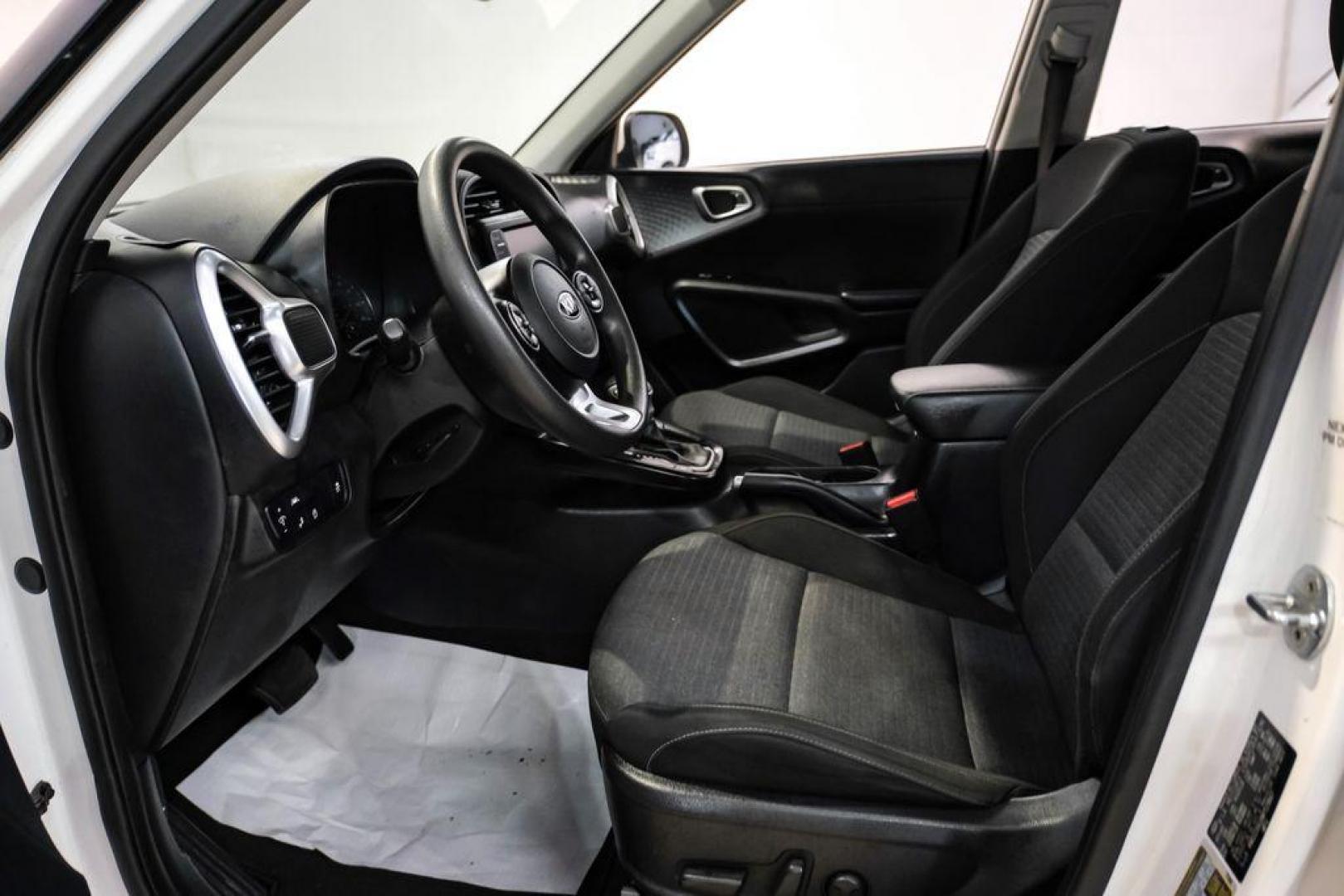 2021 Snow White Pearl /Black Kia Soul S (KNDJ23AUXM7) with an 2.0L I4 MPI DOHC 16V LEV3-SULEV30 147hp engine, CVT transmission, located at 15300 Midway Rd., Addison, TX, 75001, (972) 702-0011, 32.958321, -96.838074 - Photo#3