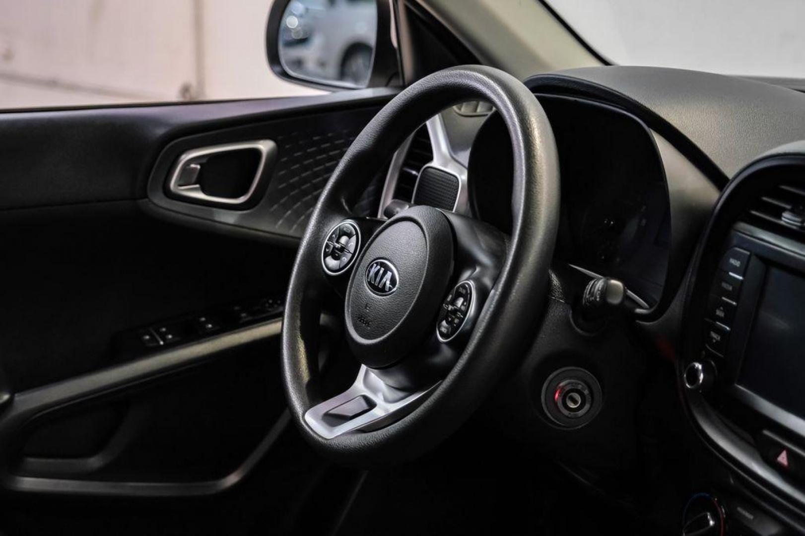 2021 Snow White Pearl /Black Kia Soul S (KNDJ23AUXM7) with an 2.0L I4 MPI DOHC 16V LEV3-SULEV30 147hp engine, CVT transmission, located at 15300 Midway Rd., Addison, TX, 75001, (972) 702-0011, 32.958321, -96.838074 - Photo#12