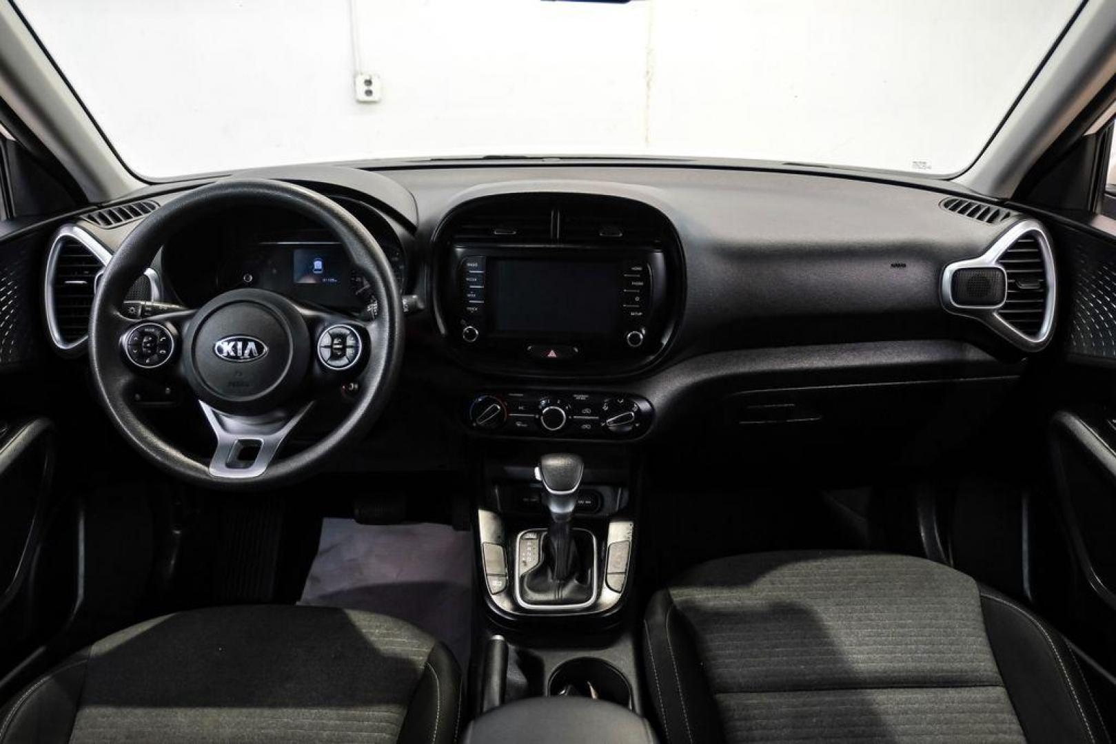 2021 Snow White Pearl /Black Kia Soul S (KNDJ23AUXM7) with an 2.0L I4 MPI DOHC 16V LEV3-SULEV30 147hp engine, CVT transmission, located at 15300 Midway Rd., Addison, TX, 75001, (972) 702-0011, 32.958321, -96.838074 - Photo#13