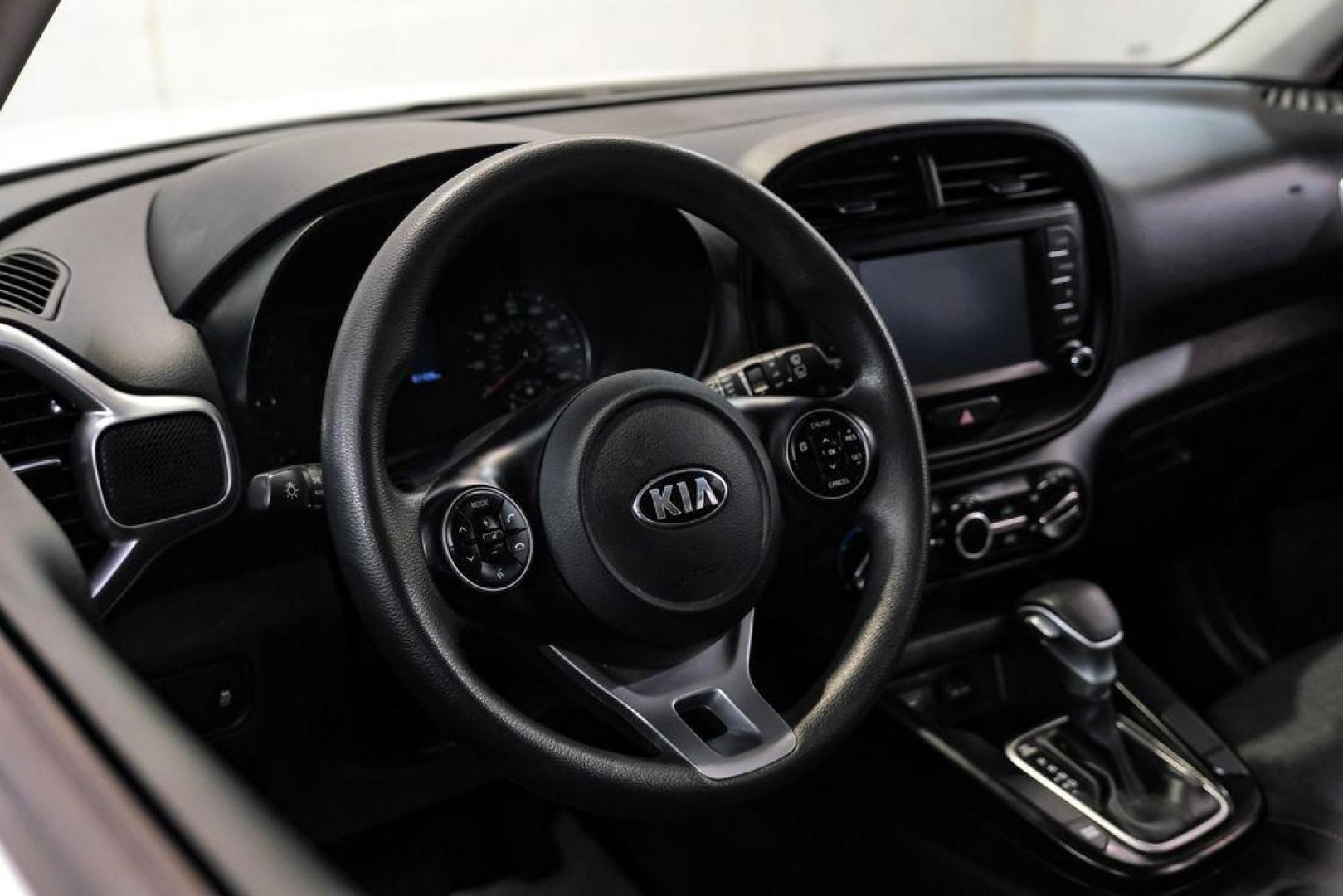 2021 Snow White Pearl /Black Kia Soul S (KNDJ23AUXM7) with an 2.0L I4 MPI DOHC 16V LEV3-SULEV30 147hp engine, CVT transmission, located at 15300 Midway Rd., Addison, TX, 75001, (972) 702-0011, 32.958321, -96.838074 - Photo#14