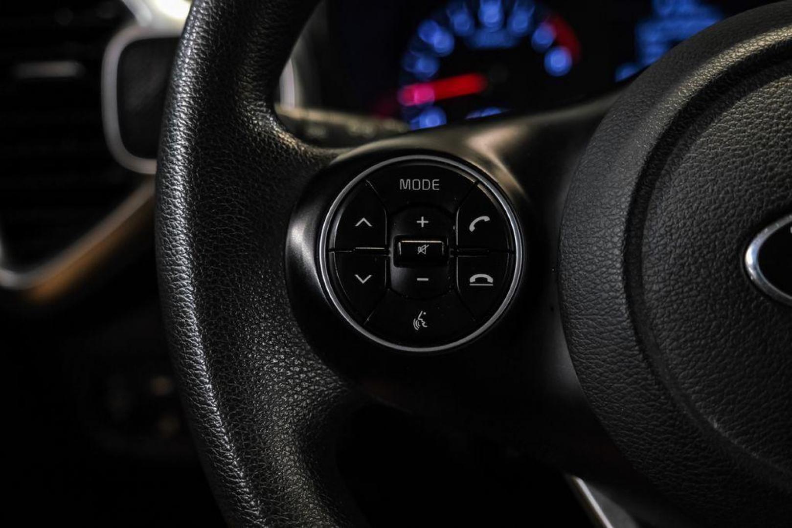 2021 Snow White Pearl /Black Kia Soul S (KNDJ23AUXM7) with an 2.0L I4 MPI DOHC 16V LEV3-SULEV30 147hp engine, CVT transmission, located at 15300 Midway Rd., Addison, TX, 75001, (972) 702-0011, 32.958321, -96.838074 - Photo#15