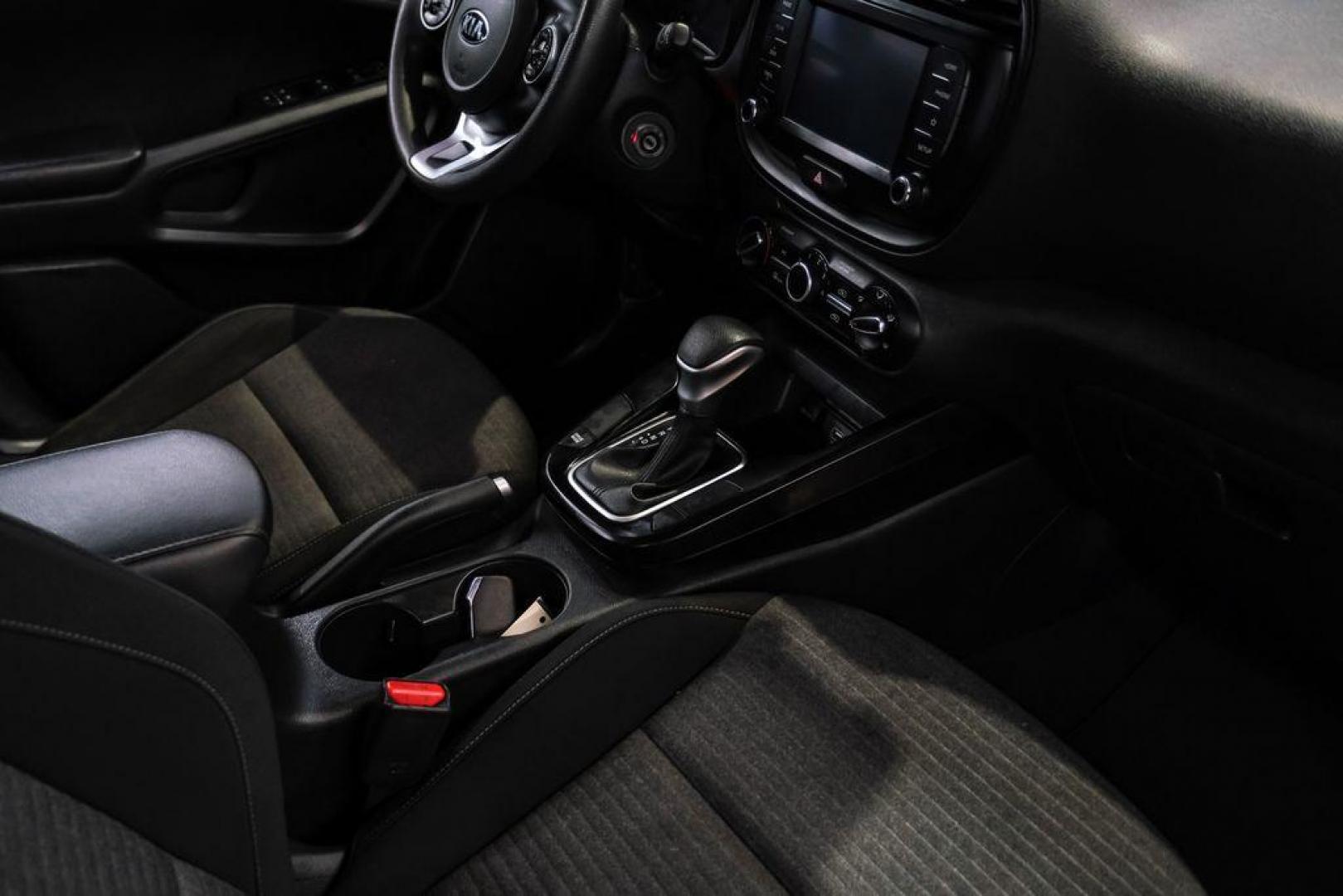 2021 Snow White Pearl /Black Kia Soul S (KNDJ23AUXM7) with an 2.0L I4 MPI DOHC 16V LEV3-SULEV30 147hp engine, CVT transmission, located at 15300 Midway Rd., Addison, TX, 75001, (972) 702-0011, 32.958321, -96.838074 - Photo#20