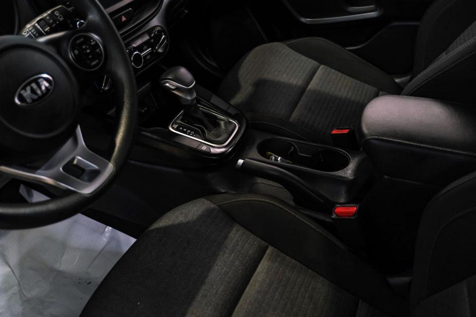 2021 Snow White Pearl /Black Kia Soul S (KNDJ23AUXM7) with an 2.0L I4 MPI DOHC 16V LEV3-SULEV30 147hp engine, CVT transmission, located at 15300 Midway Rd., Addison, TX, 75001, (972) 702-0011, 32.958321, -96.838074 - Photo#21