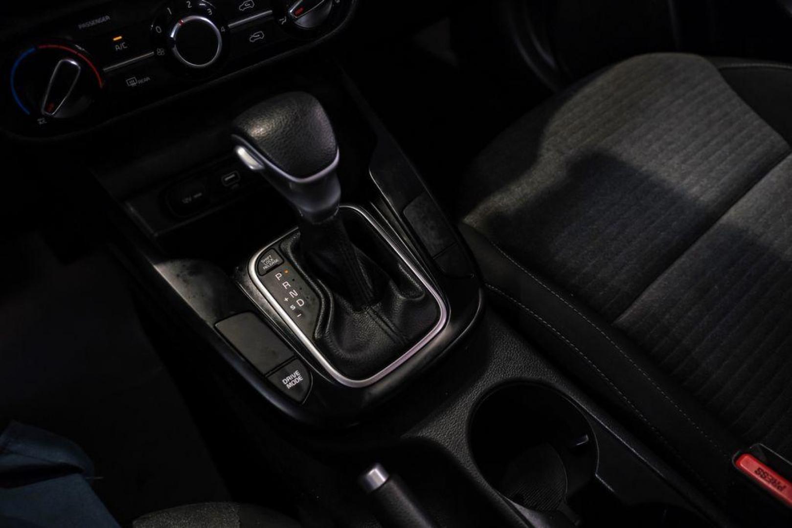 2021 Snow White Pearl /Black Kia Soul S (KNDJ23AUXM7) with an 2.0L I4 MPI DOHC 16V LEV3-SULEV30 147hp engine, CVT transmission, located at 15300 Midway Rd., Addison, TX, 75001, (972) 702-0011, 32.958321, -96.838074 - Photo#22