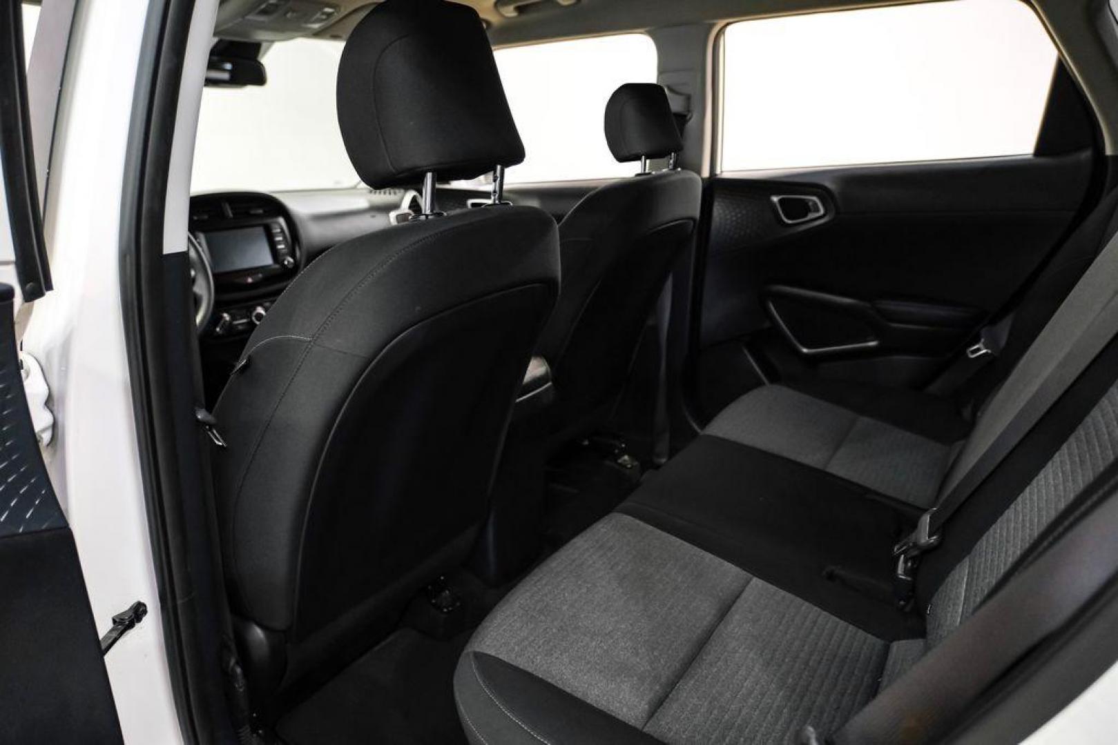 2021 Snow White Pearl /Black Kia Soul S (KNDJ23AUXM7) with an 2.0L I4 MPI DOHC 16V LEV3-SULEV30 147hp engine, CVT transmission, located at 15300 Midway Rd., Addison, TX, 75001, (972) 702-0011, 32.958321, -96.838074 - Photo#33