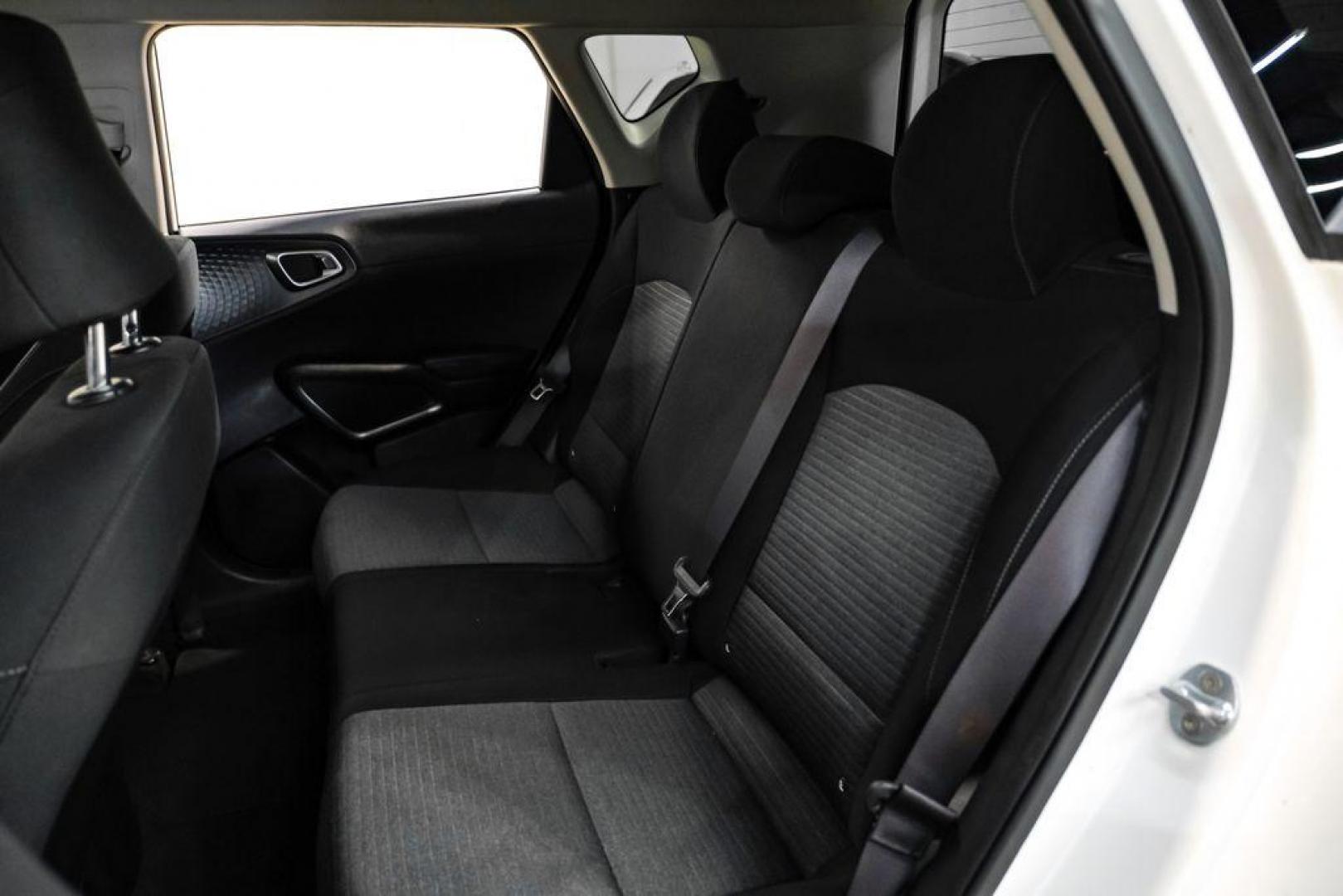 2021 Snow White Pearl /Black Kia Soul S (KNDJ23AUXM7) with an 2.0L I4 MPI DOHC 16V LEV3-SULEV30 147hp engine, CVT transmission, located at 15300 Midway Rd., Addison, TX, 75001, (972) 702-0011, 32.958321, -96.838074 - Photo#34