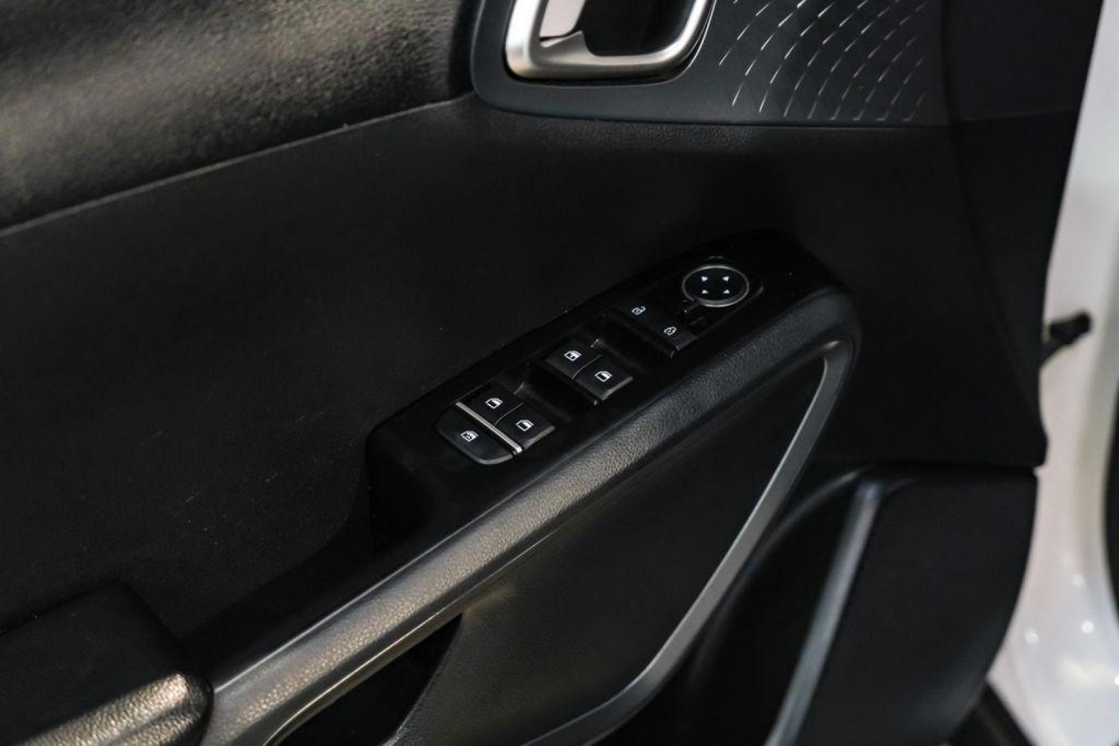 2021 Snow White Pearl /Black Kia Soul S (KNDJ23AUXM7) with an 2.0L I4 MPI DOHC 16V LEV3-SULEV30 147hp engine, CVT transmission, located at 15300 Midway Rd., Addison, TX, 75001, (972) 702-0011, 32.958321, -96.838074 - Photo#36