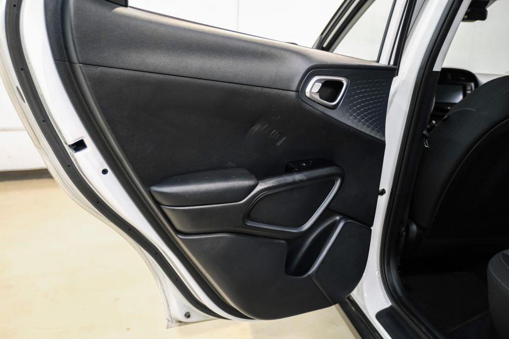 2021 Snow White Pearl /Black Kia Soul S (KNDJ23AUXM7) with an 2.0L I4 MPI DOHC 16V LEV3-SULEV30 147hp engine, CVT transmission, located at 15300 Midway Rd., Addison, TX, 75001, (972) 702-0011, 32.958321, -96.838074 - Photo#38