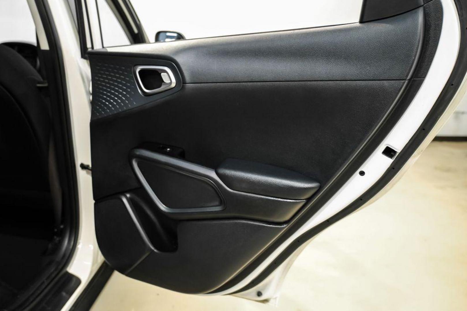 2021 Snow White Pearl /Black Kia Soul S (KNDJ23AUXM7) with an 2.0L I4 MPI DOHC 16V LEV3-SULEV30 147hp engine, CVT transmission, located at 15300 Midway Rd., Addison, TX, 75001, (972) 702-0011, 32.958321, -96.838074 - Photo#39