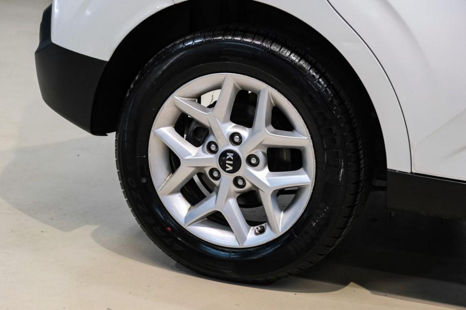 2021 Snow White Pearl /Black Kia Soul S (KNDJ23AUXM7) with an 2.0L I4 MPI DOHC 16V LEV3-SULEV30 147hp engine, CVT transmission, located at 15300 Midway Rd., Addison, TX, 75001, (972) 702-0011, 32.958321, -96.838074 - Photo#48