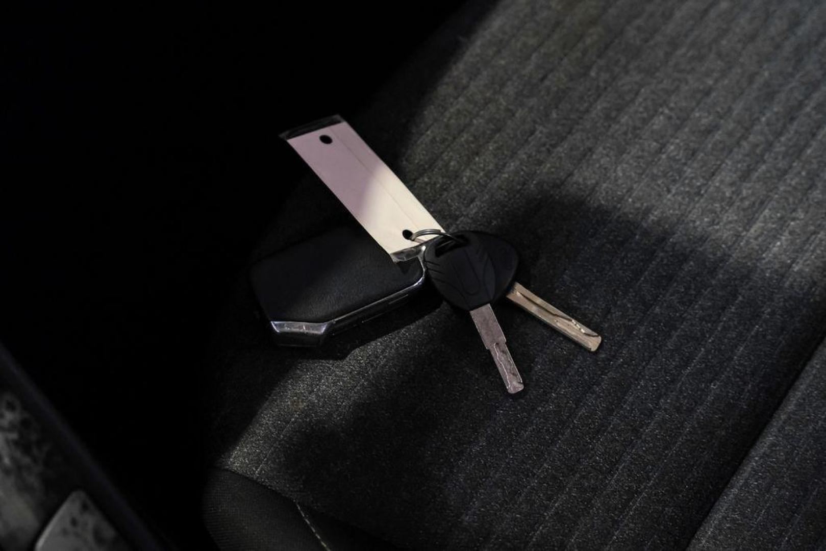 2021 Snow White Pearl /Black Kia Soul S (KNDJ23AUXM7) with an 2.0L I4 MPI DOHC 16V LEV3-SULEV30 147hp engine, CVT transmission, located at 15300 Midway Rd., Addison, TX, 75001, (972) 702-0011, 32.958321, -96.838074 - Photo#52