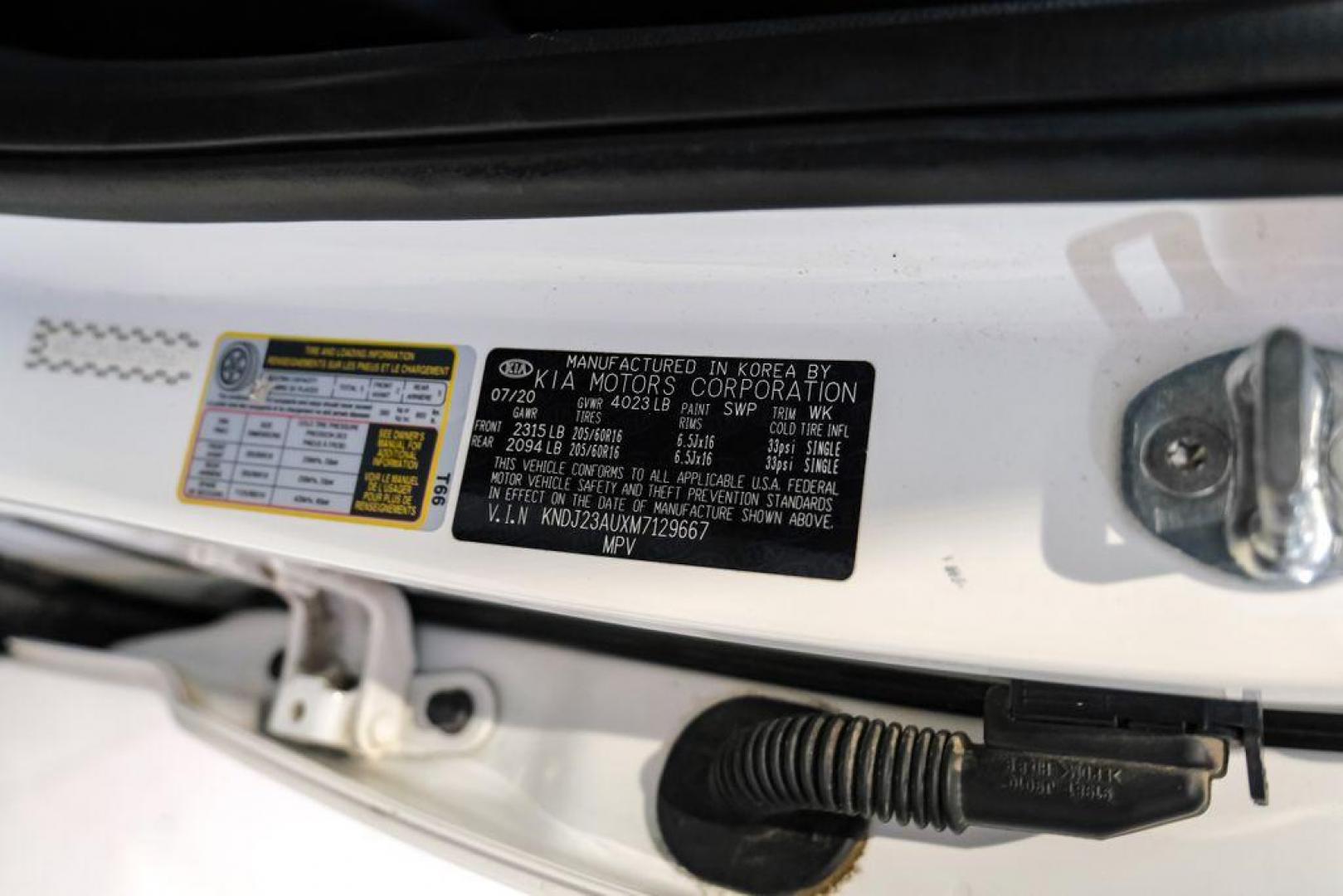 2021 Snow White Pearl /Black Kia Soul S (KNDJ23AUXM7) with an 2.0L I4 MPI DOHC 16V LEV3-SULEV30 147hp engine, CVT transmission, located at 15300 Midway Rd., Addison, TX, 75001, (972) 702-0011, 32.958321, -96.838074 - Photo#53