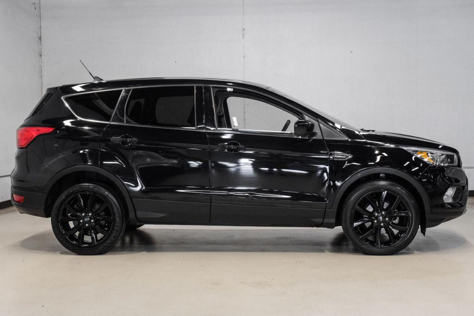 2019 Black /Medium Light Stone Ford Escape SE (1FMCU0GD2KU) with an 1.5L EcoBoost engine, Automatic transmission, located at 15300 Midway Rd., Addison, TX, 75001, (972) 702-0011, 32.958321, -96.838074 - Photo#8