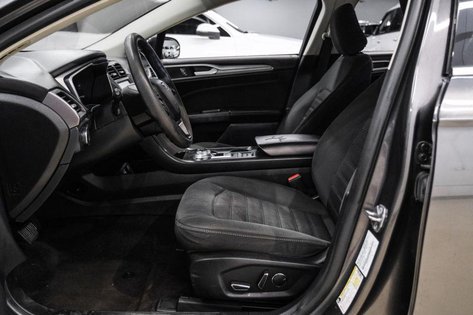 2020 Magnetic /Ebony Ford Fusion SE (3FA6P0HD5LR) with an 1.5L EcoBoost engine, Automatic transmission, located at 15300 Midway Rd., Addison, TX, 75001, (972) 702-0011, 32.958321, -96.838074 - Photo#3