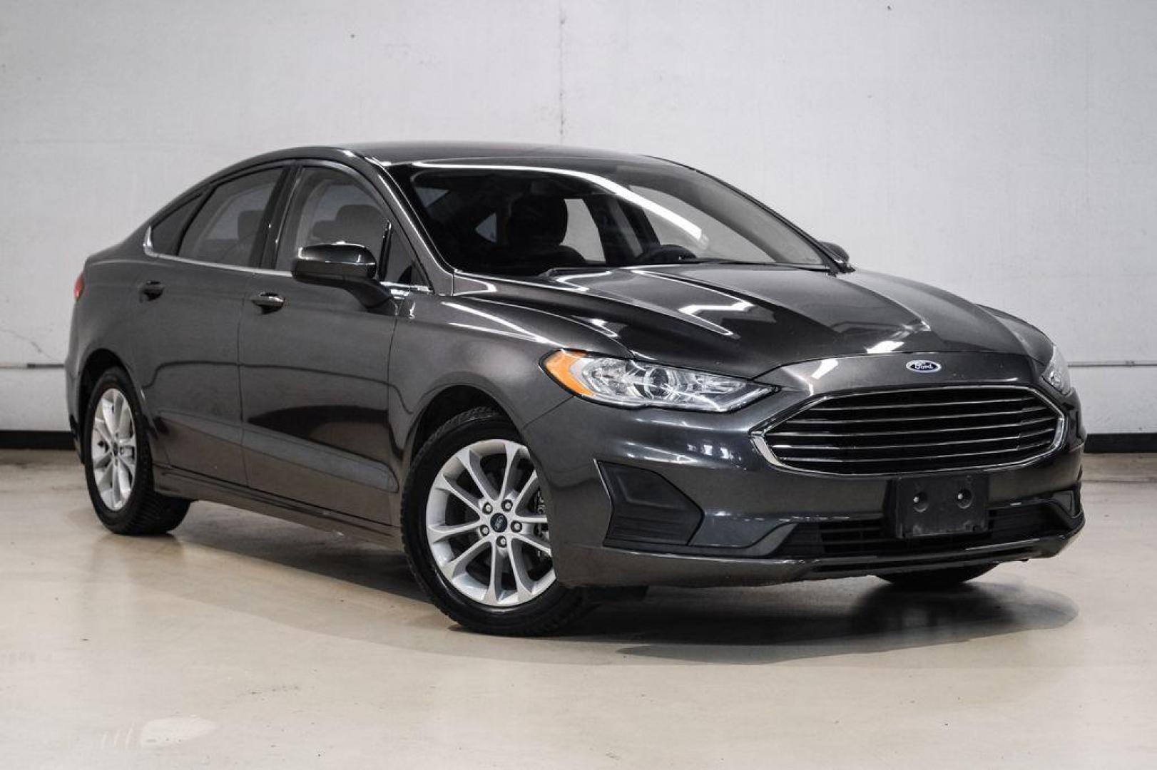 2020 Magnetic /Ebony Ford Fusion SE (3FA6P0HD5LR) with an 1.5L EcoBoost engine, Automatic transmission, located at 15300 Midway Rd., Addison, TX, 75001, (972) 702-0011, 32.958321, -96.838074 - Photo#5