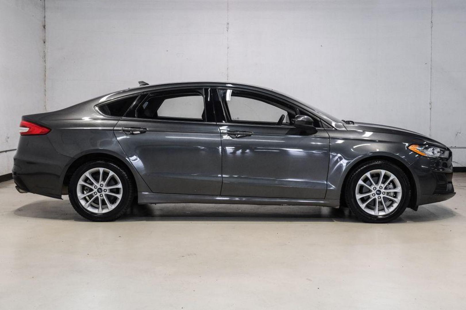 2020 Magnetic /Ebony Ford Fusion SE (3FA6P0HD5LR) with an 1.5L EcoBoost engine, Automatic transmission, located at 15300 Midway Rd., Addison, TX, 75001, (972) 702-0011, 32.958321, -96.838074 - Photo#6