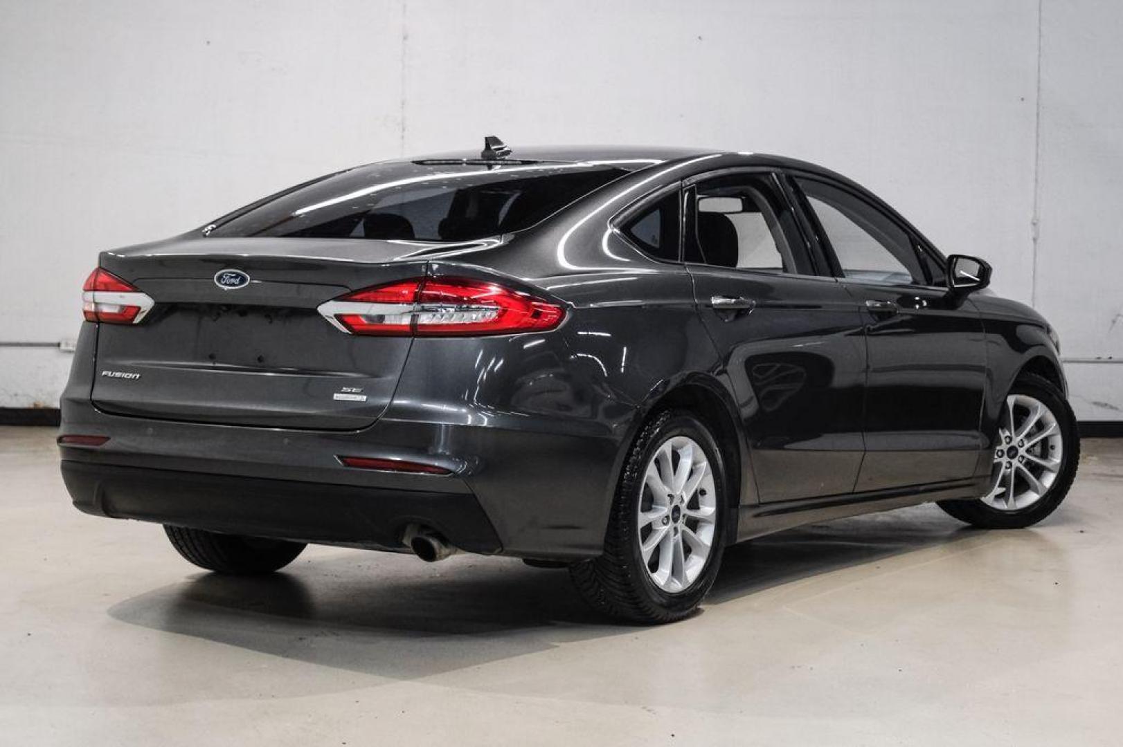 2020 Magnetic /Ebony Ford Fusion SE (3FA6P0HD5LR) with an 1.5L EcoBoost engine, Automatic transmission, located at 15300 Midway Rd., Addison, TX, 75001, (972) 702-0011, 32.958321, -96.838074 - Photo#7