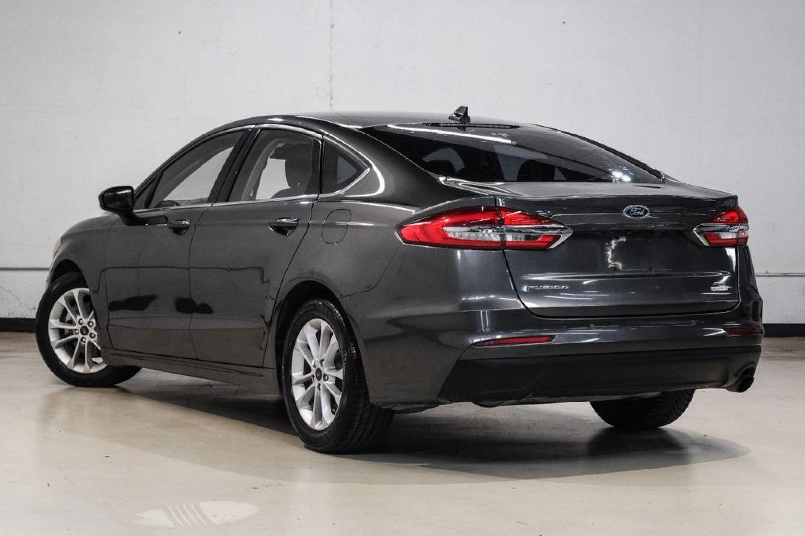 2020 Magnetic /Ebony Ford Fusion SE (3FA6P0HD5LR) with an 1.5L EcoBoost engine, Automatic transmission, located at 15300 Midway Rd., Addison, TX, 75001, (972) 702-0011, 32.958321, -96.838074 - Photo#8