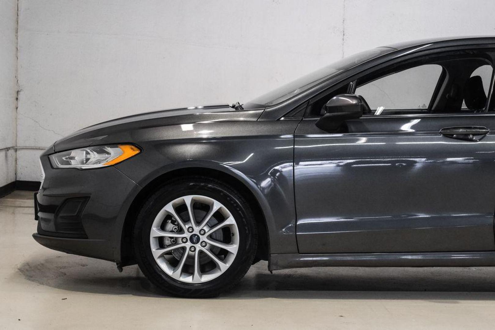 2020 Magnetic /Ebony Ford Fusion SE (3FA6P0HD5LR) with an 1.5L EcoBoost engine, Automatic transmission, located at 15300 Midway Rd., Addison, TX, 75001, (972) 702-0011, 32.958321, -96.838074 - Photo#10