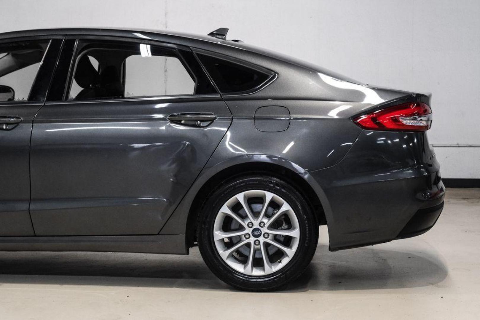 2020 Magnetic /Ebony Ford Fusion SE (3FA6P0HD5LR) with an 1.5L EcoBoost engine, Automatic transmission, located at 15300 Midway Rd., Addison, TX, 75001, (972) 702-0011, 32.958321, -96.838074 - Photo#11