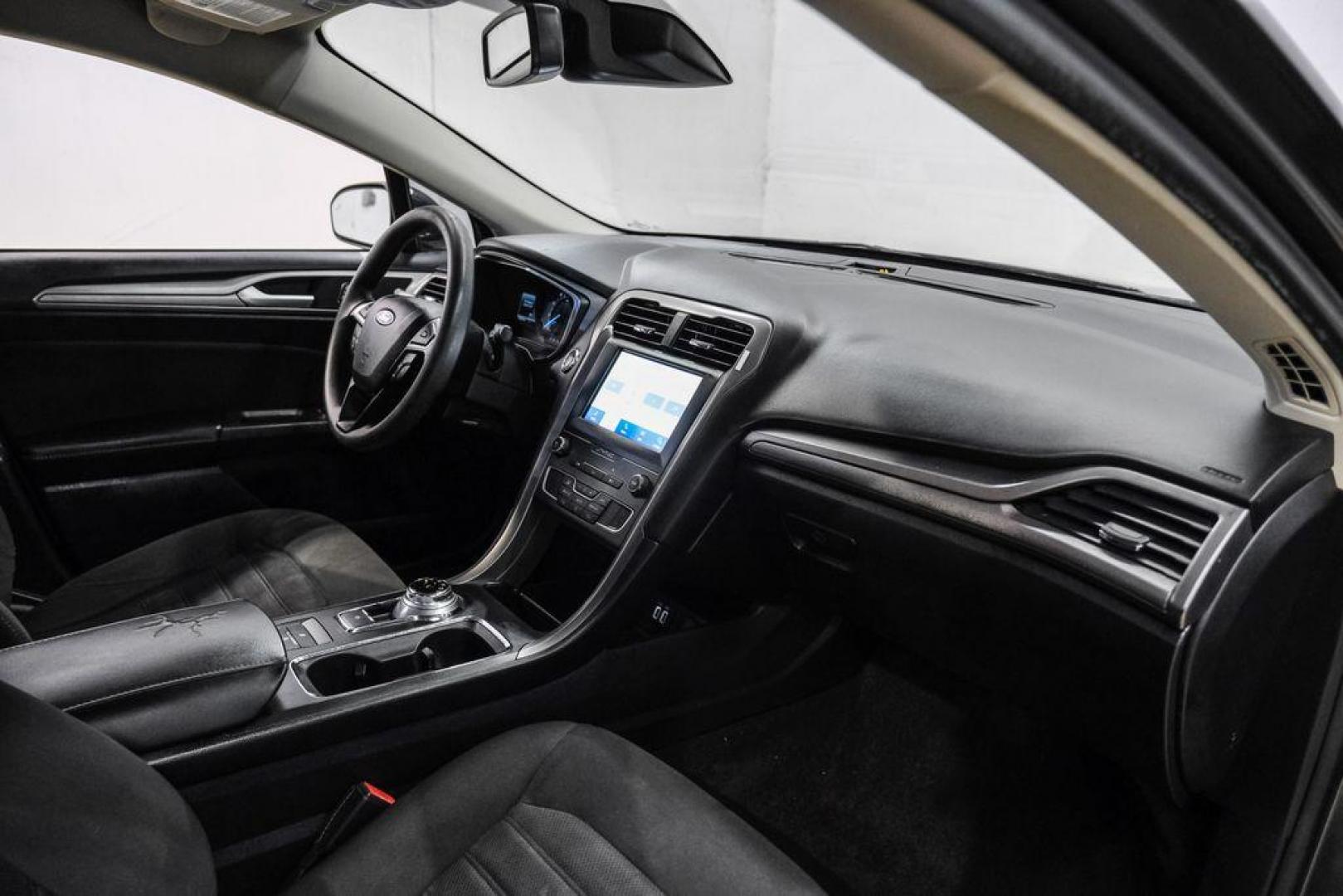 2020 Magnetic /Ebony Ford Fusion SE (3FA6P0HD5LR) with an 1.5L EcoBoost engine, Automatic transmission, located at 15300 Midway Rd., Addison, TX, 75001, (972) 702-0011, 32.958321, -96.838074 - Photo#12