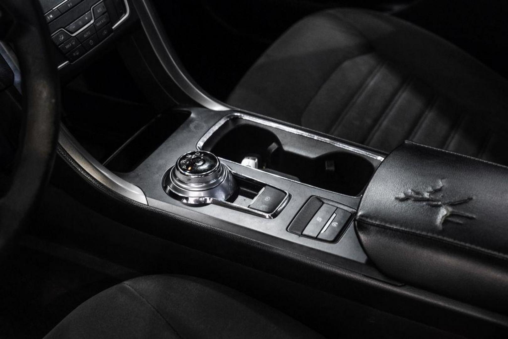 2020 Magnetic /Ebony Ford Fusion SE (3FA6P0HD5LR) with an 1.5L EcoBoost engine, Automatic transmission, located at 15300 Midway Rd., Addison, TX, 75001, (972) 702-0011, 32.958321, -96.838074 - Photo#22