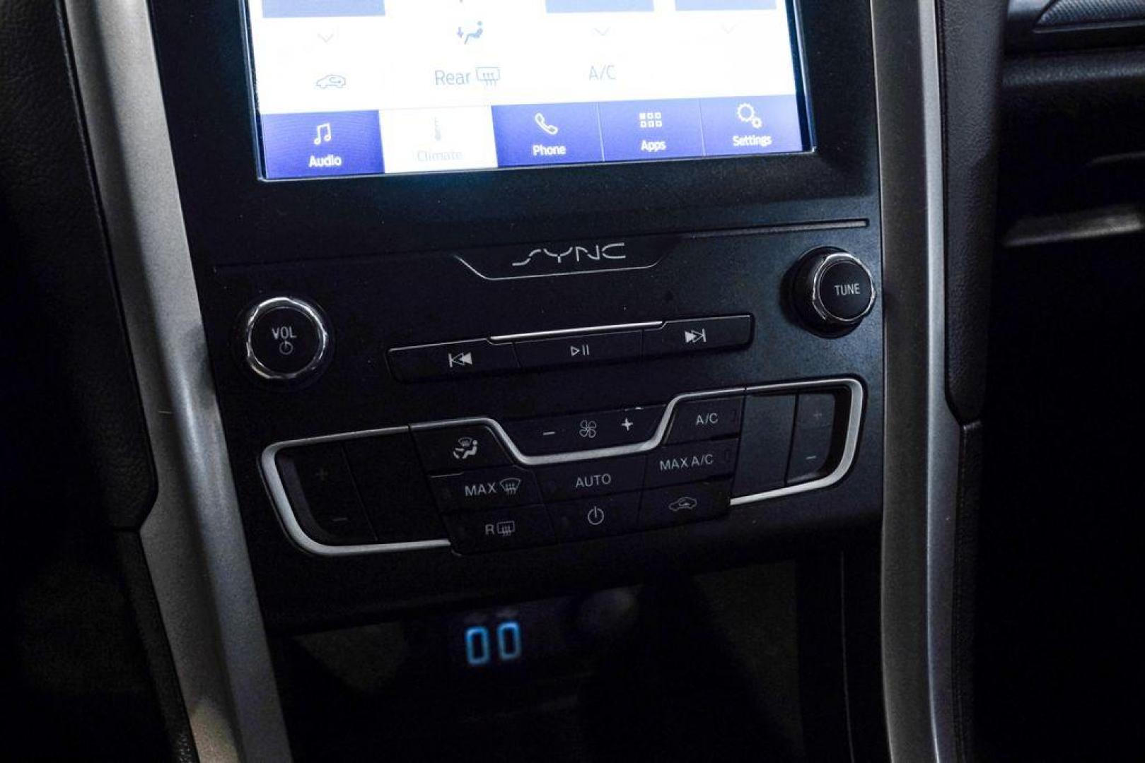 2020 Magnetic /Ebony Ford Fusion SE (3FA6P0HD5LR) with an 1.5L EcoBoost engine, Automatic transmission, located at 15300 Midway Rd., Addison, TX, 75001, (972) 702-0011, 32.958321, -96.838074 - Photo#23