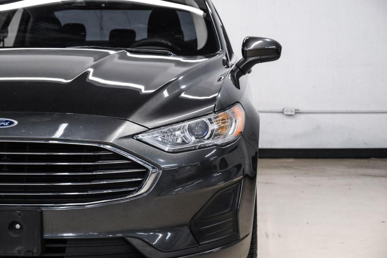 2020 Magnetic /Ebony Ford Fusion SE (3FA6P0HD5LR) with an 1.5L EcoBoost engine, Automatic transmission, located at 15300 Midway Rd., Addison, TX, 75001, (972) 702-0011, 32.958321, -96.838074 - Photo#43