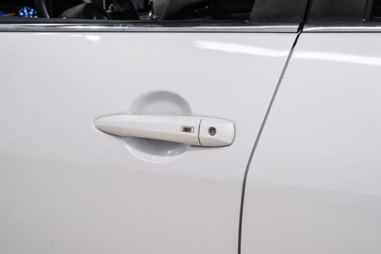 2020 Aspen White Tricoat /Charcoal Nissan Sentra SV (3N1AB8CVXLY) with an 2.0L DOHC engine, CVT transmission, located at 15300 Midway Rd., Addison, TX, 75001, (972) 702-0011, 32.958321, -96.838074 - Photo#36