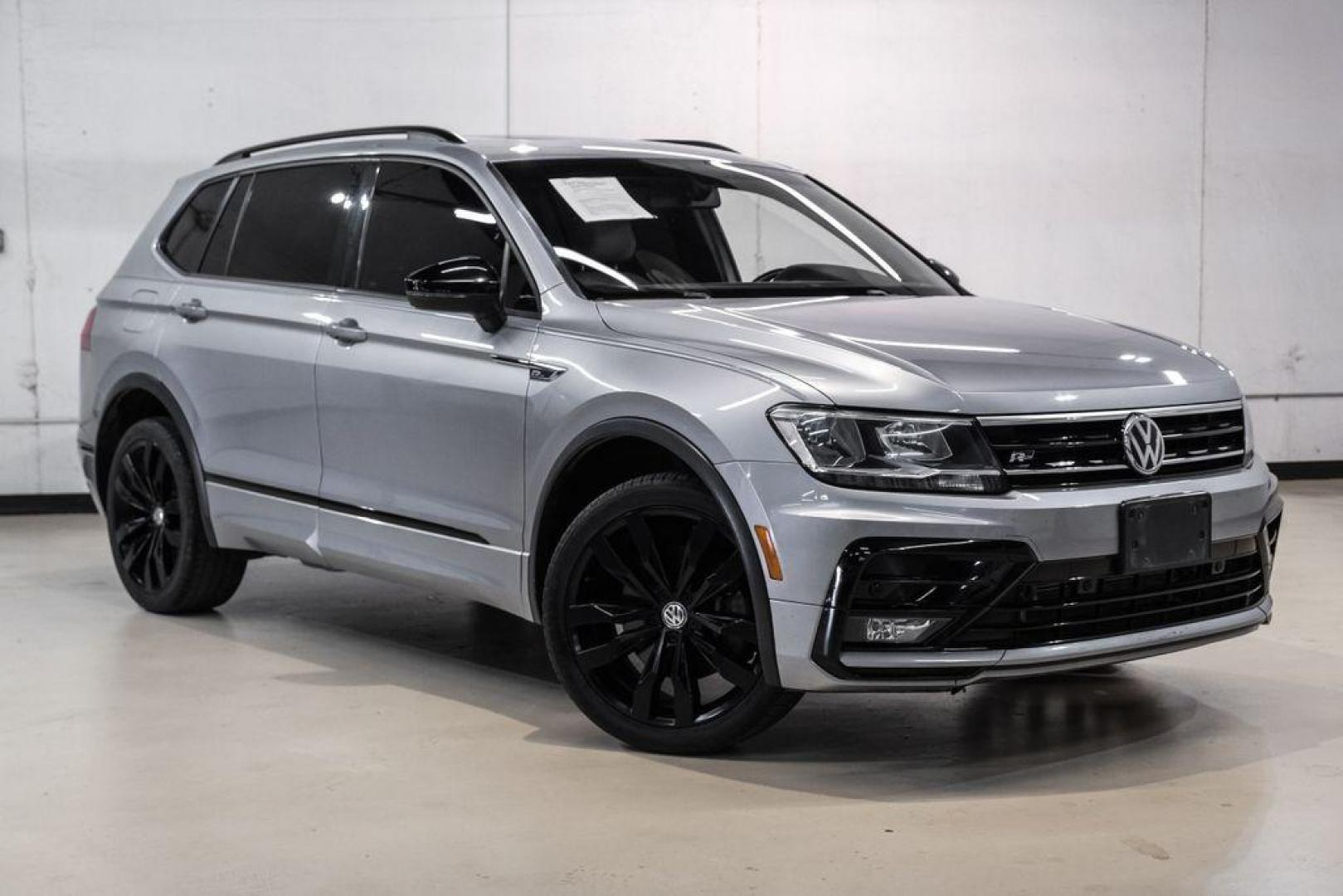 2020 Silver Metallic /Storm Gray Volkswagen Tiguan 2.0T SE R-Line Black (3VV3B7AX3LM) with an 2.0L TSI DOHC engine, Automatic transmission, located at 15300 Midway Rd., Addison, TX, 75001, (972) 702-0011, 32.958321, -96.838074 - Photo#6