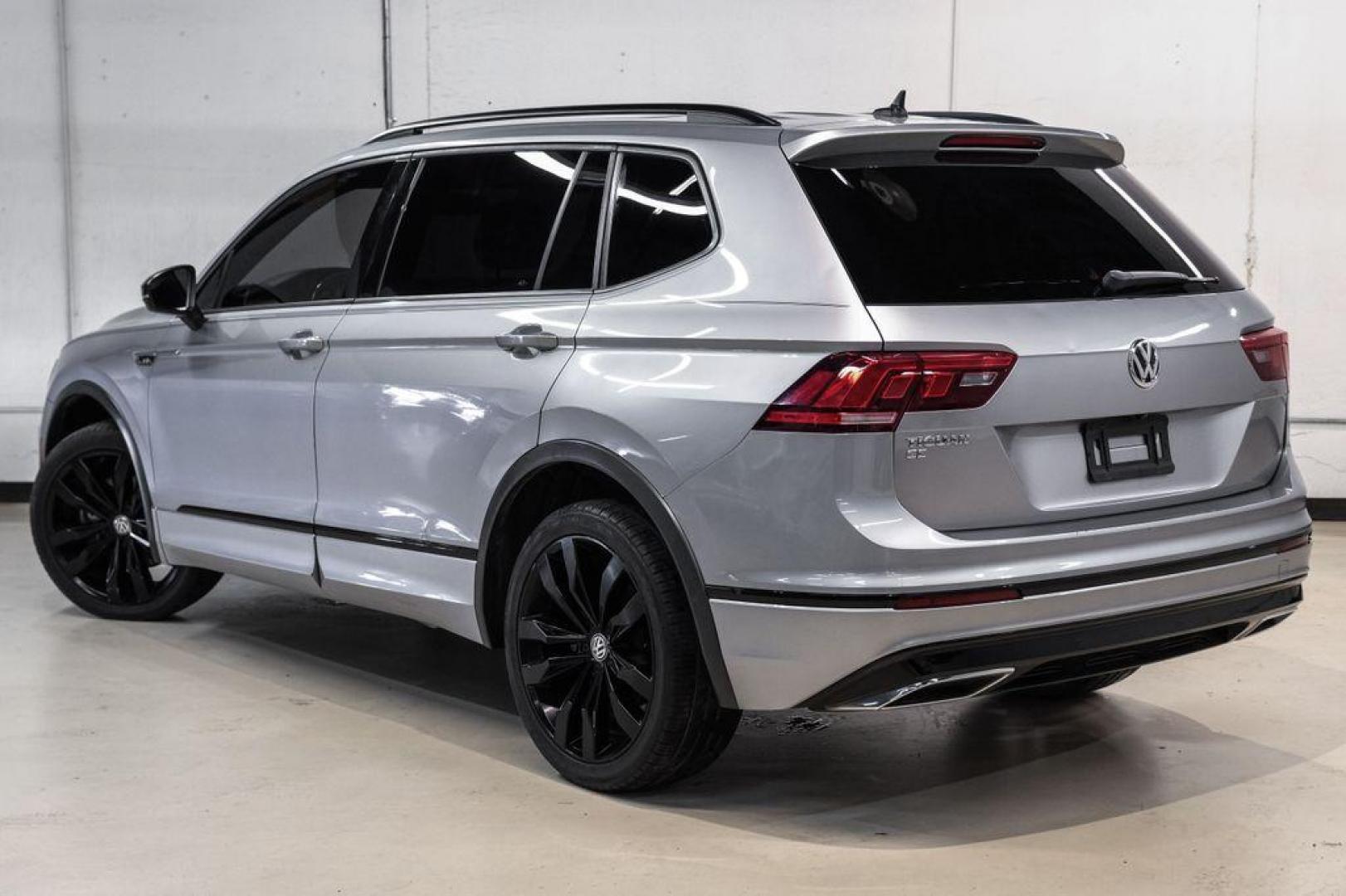 2020 Silver Metallic /Storm Gray Volkswagen Tiguan 2.0T SE R-Line Black (3VV3B7AX3LM) with an 2.0L TSI DOHC engine, Automatic transmission, located at 15300 Midway Rd., Addison, TX, 75001, (972) 702-0011, 32.958321, -96.838074 - Photo#10