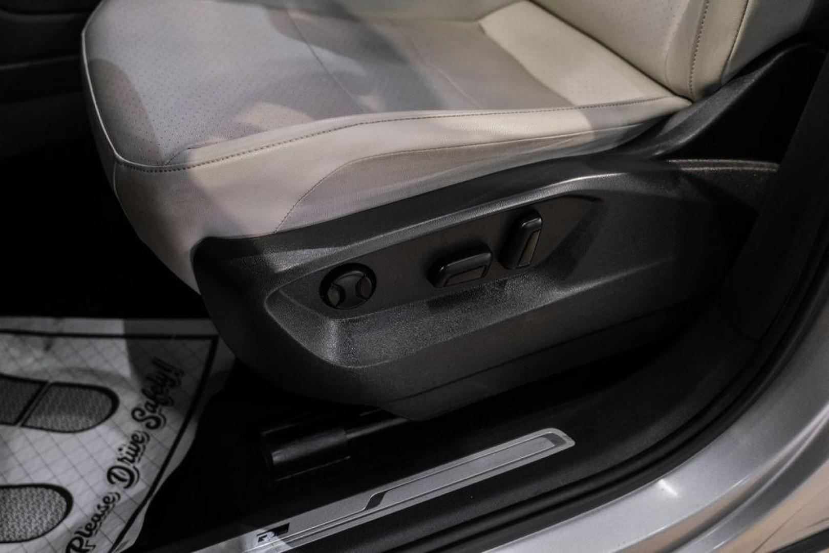 2020 Silver Metallic /Storm Gray Volkswagen Tiguan 2.0T SE R-Line Black (3VV3B7AX3LM) with an 2.0L TSI DOHC engine, Automatic transmission, located at 15300 Midway Rd., Addison, TX, 75001, (972) 702-0011, 32.958321, -96.838074 - Photo#32