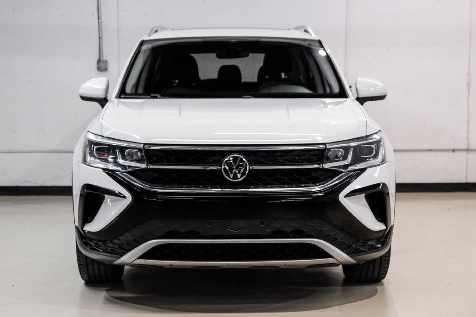2022 Pure White /Gray/Black Volkswagen Taos 1.5T SEL (3VV1X7B28NM) with an 1.5L I4 Turbocharged DOHC 16V LEV3-SULEV30 158hp engine, Automatic transmission, located at 15300 Midway Rd., Addison, TX, 75001, (972) 702-0011, 32.958321, -96.838074 - Photo#5